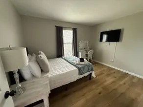 Modern home with small charm Long stays welcome. - Image 3