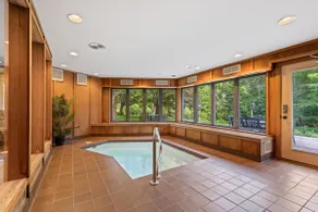 70's Pad Nature Retreat - Image 2