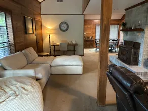 Quiet lodge in Duck Hill - Image 2