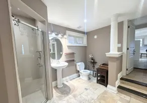 Lake Suite Private Entry kitchen bathroom - Image 4