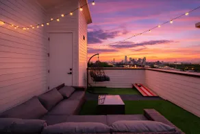 Dallas Skyline Rooftop, Grill and Garage - Image 4
