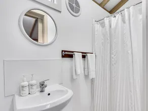 1 Bedroom Cabin - Image 5