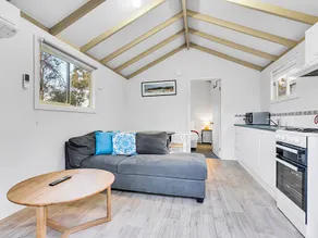 1 Bedroom Cabin - Image 4