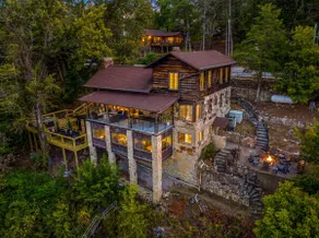 Castle Vibes • Hot Tub • Sauna • 4 Kings - Image 2