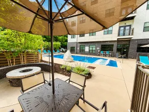 Downtown Chatt Condo walkable w/ balcony & pool - Image 5