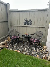 Quiet MCM Garden Suite Private Entry Pet Friendly - Image 5