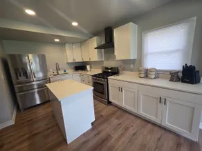 2 Bedroom w/ King Suite, Large Space, Pet Friendly - Image 5