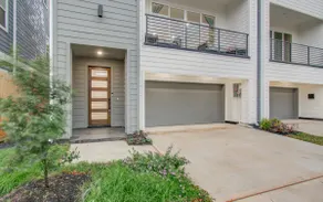 Luxury Townhouse in Houston - Image 2