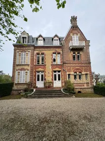 1-Bedroom Apartment in a Charming Building - Image 2