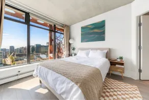 Spacious 3 Bed Sleeps 6 | Free Parking | BC Place - Image 5