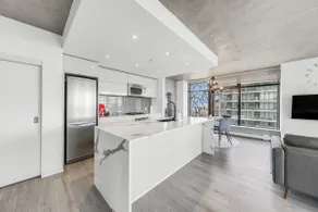 Spacious 3 Bed Sleeps 6 | Free Parking | BC Place - Image 4