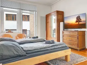 Large 165-m² apartment • Central • For 10 guests - Image 2