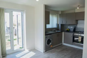 Modern 3-Bed House Leeds, Sleeps 7, Parking, Wi-Fi - Image 3