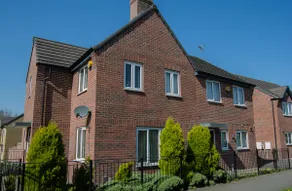 Modern 3-Bed House Leeds, Sleeps 7, Parking, Wi-Fi - Image 2