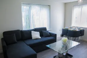 Modern 3-Bed House Leeds, Sleeps 7, Parking, Wi-Fi - Image 4