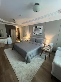 Luxury apartment with private garden view and separate entrance - Image 4
