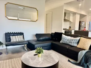 Brand New Cozy Brisbane 5B Family Home - Image 2