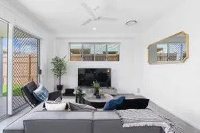Brand New Cozy Brisbane 5B Family Home - Image 4
