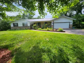 Upper Level Home in Country Setting - Image 2