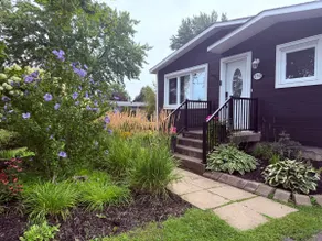 Pool house in Châteauguay - Image 2