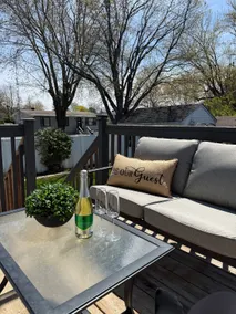 Pool house in Châteauguay - Image 3