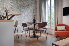 Beautiful, quiet, and bright 2-room apartment • Metro station right outside - Image 2