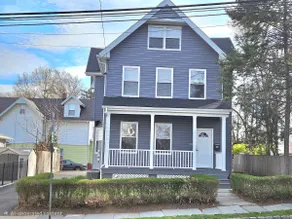 2nd flrApt w/Attic loft/parking/NYC trains - Image 2