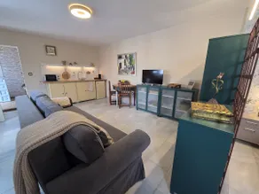 Poly's House - Image 2