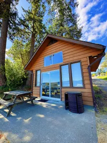 Beach Cabin - Image 2