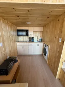 Beach Cabin - Image 5