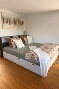 Cozy Studio with a Home Cinema, Bathtub and Free Parking - Image 2
