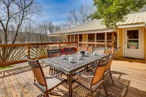 Hot Tubs, Boat Dock! 2-unit 1950s Taneycomo Escape - Image 2