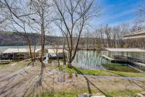 Hot Tubs, Boat Dock! 2-unit 1950s Taneycomo Escape - Image 3