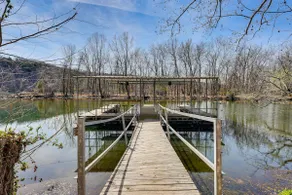 Hot Tubs, Boat Dock! 2-unit 1950s Taneycomo Escape - Image 4