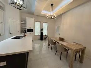 Modern Cozy Home Near Everything. - Image 4