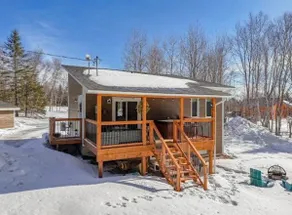Cozy chalet 2 minutes from Crabbe ski hill! - Image 3