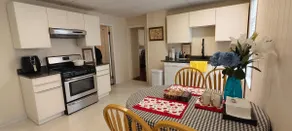 3 bed apartment in Somerville AC parking included - Image 2