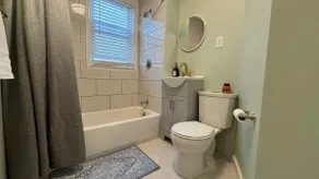 3 bed apartment in Somerville AC parking included - Image 3