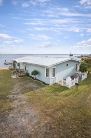 Waterfront Cottage with Dock on the Pungo River - Image 3