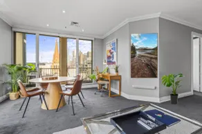 Bright, Luxury Penthouse with Amazing Views - Image 5