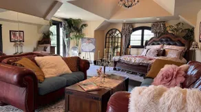The Audrey Hepburn in Paris Suite - Image 2