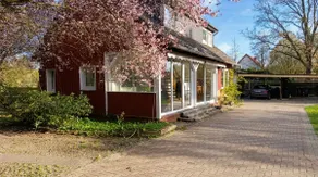 Bright vacation home with fireplace & idyllic garden - Image 2