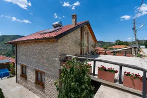 Vila Harmoni 102 - Family Room with Mountain View - Image 2