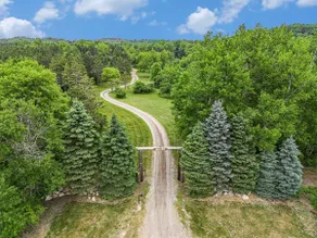 Trophy Timber Lodge | 90 Acres | Sleeps 17 - Image 2