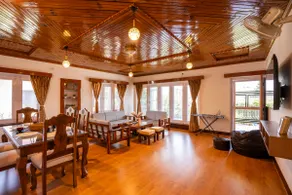 Blume House- 4BHK Holiday Home with Kitchen & Garden - Image 3