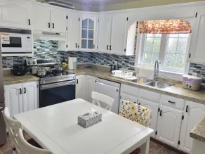Spotless 4BR Home | Stunning North River View - Image 4