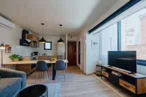 Bright, renovated apartment close to Camp Nou - Image 3