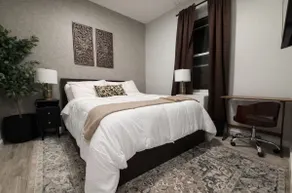 Private Room in Corona| Host Present | Shared Bath - Image 2