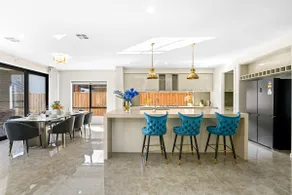 Stunning Park-fronted House Gym&Heated Pool/Spa - Image 4