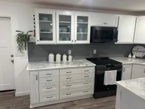 Private Basement Apartment, King Bed Full Kitchen - Image 3